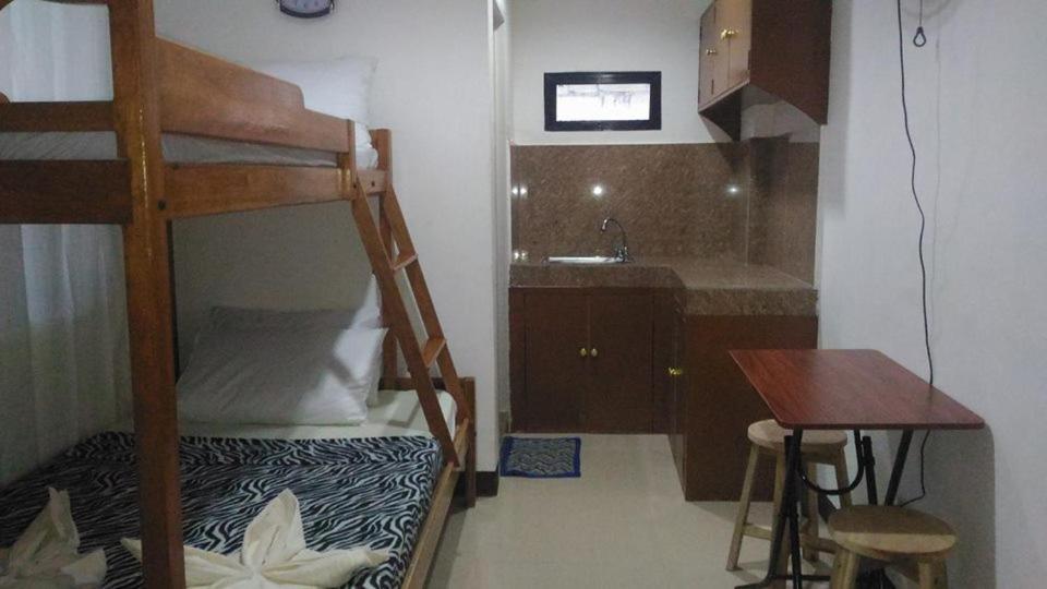 Sealor Pension House Puerto Princesa Buitenkant foto